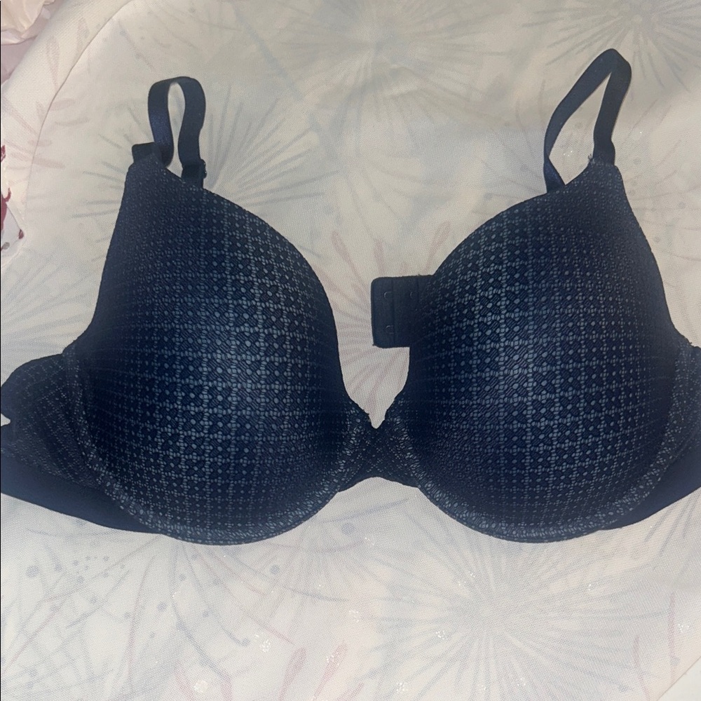 Victoria's Secret Black Quilted T-Shirt Bra